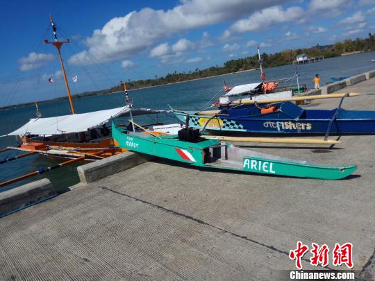 圖為被救助的菲律賓漁民的漁船。 中交公路規(guī)劃設(shè)計(jì)院有限公司 攝