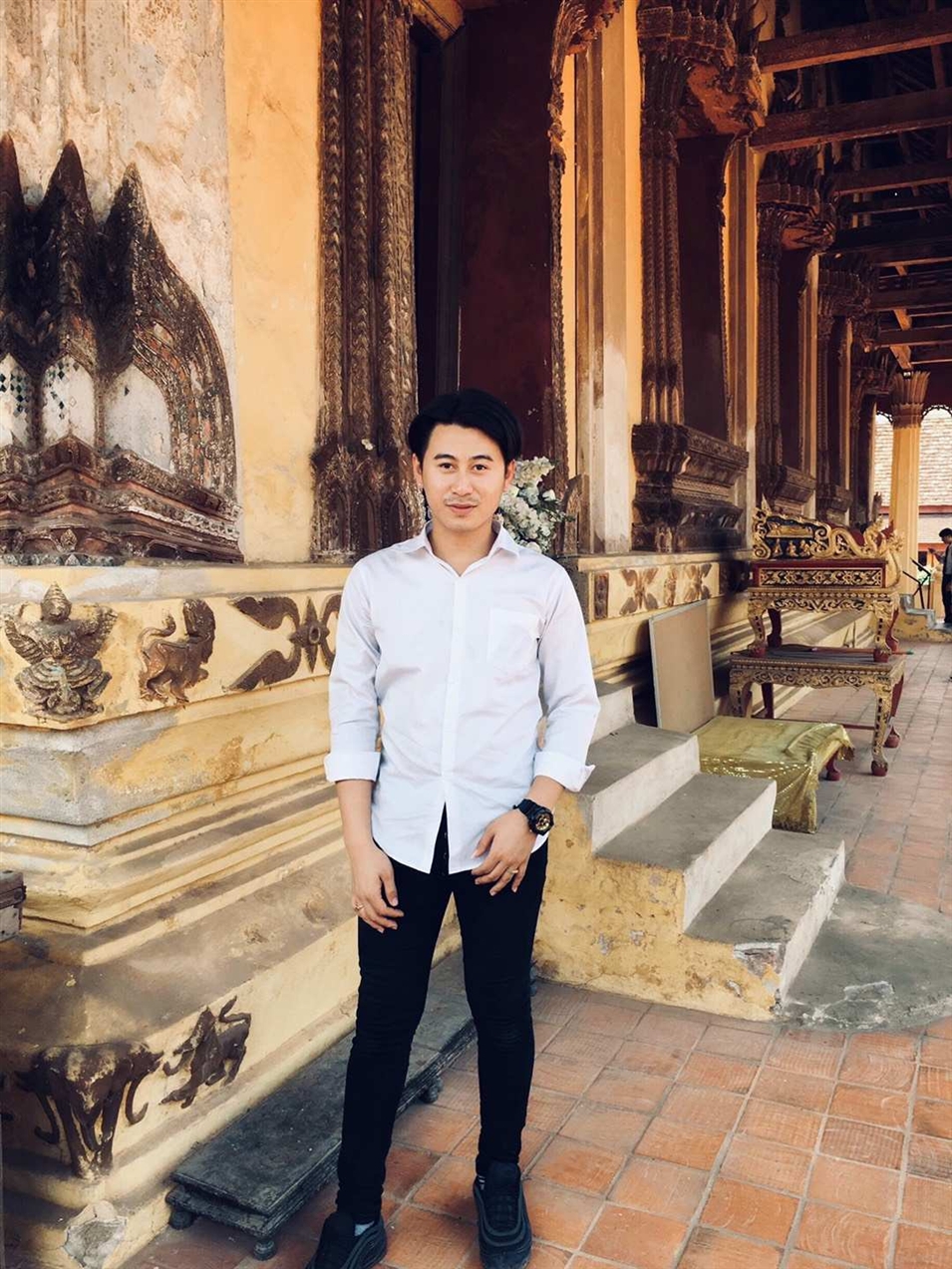 基諾，老撾首都萬象人，老撾國立大學(xué)文學(xué)院德語系大二學(xué)生， 